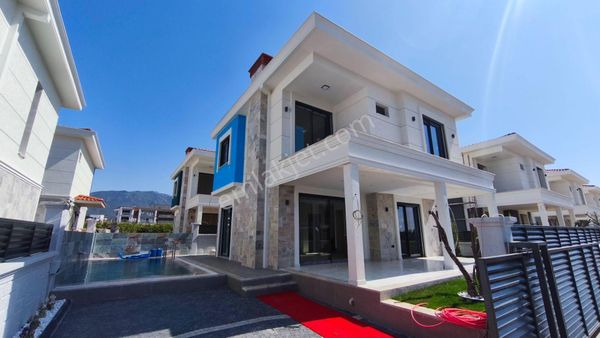 Rs Netten* Davutlar'da Denize Yakın Müstakil Özel Havuzlu Özel Otoparklı 3+1 Villa