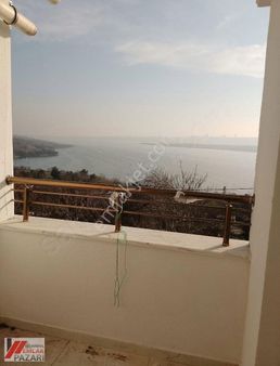 Küçükçekmece Yarimburgaz Da Göl Manzaralı 3.cü Kat 2+1 Satılık