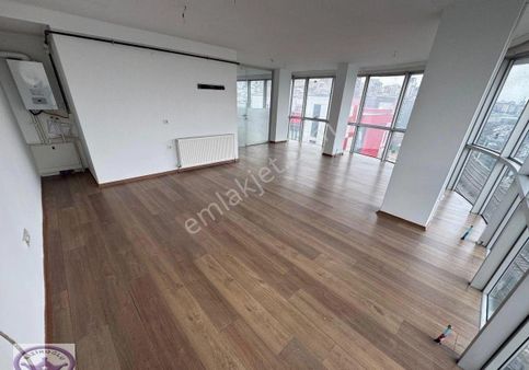 Pendik Kiralık Ofis 4 Kat Asansörlü İskanlı 8 Bölümlü