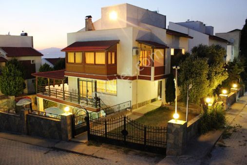 Kuşadası Kadınlar Denizinde Özel Havuzlu Villa