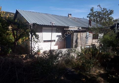 Burdur Merkez İlyas Köyünde Satılık Ev Ve Bahçe