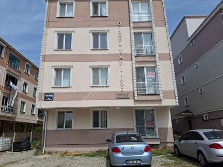 T.dağ Muratlı İstiklal K Pınar Mah .de Cadde Üzeri Köşe (2+1) 2. Kat Daire Satılıktır.