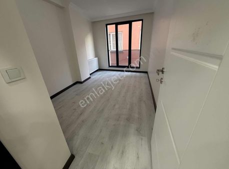 Esenyurt Bağlarçeşmede Meydanın İçinde