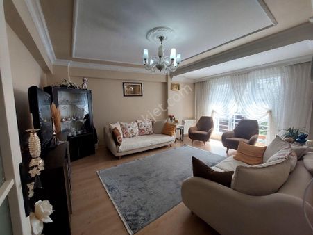 Gaziosmanpaşa Küçükköy De Satılık Daire Birinci Kat 3+1 135 M2