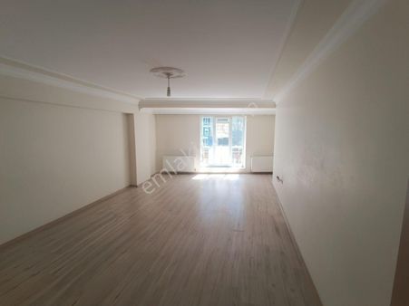 Sultangazi Uğur Mumcu Mahallesi Satılık 3+1 135 Metre Daire 12 Yıllık