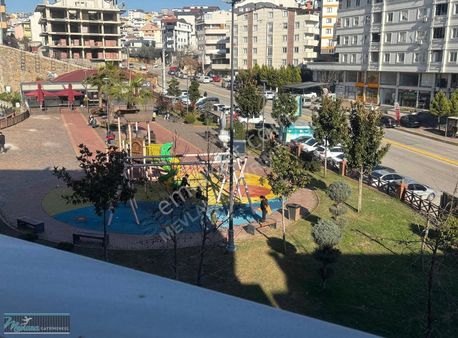 Çayırova Özgürlük Mahallesi'nde Satılık 2+1 Daire "dükkan Üzeri