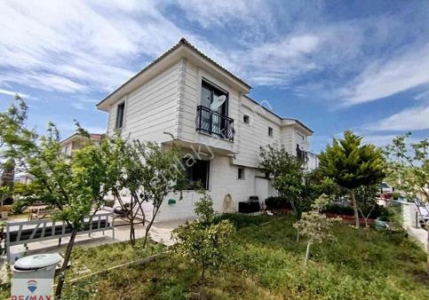 Seferıhısar Akarcada Havuzlu Sıtede 3+1 Dubleks Bahçe Vılla
