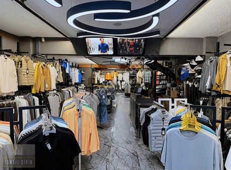 İsmail Şirinden İstiklal Cd Üzerinde Bakımlı 2 Katlı Mağaza