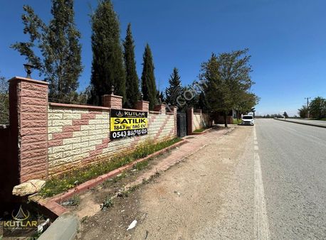 Kutlar'dan Kilis Yolunda 1843 M2 Satılık Bağ Evi.