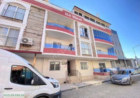 Seferihisar Ürkmez Merkezde Denize 100 Metre Satılık 2 + 1 Ara Kat Daire