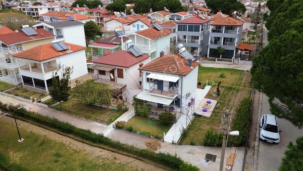 Kuşadası Davutlar Sahile 100 Metre Satılık Villa