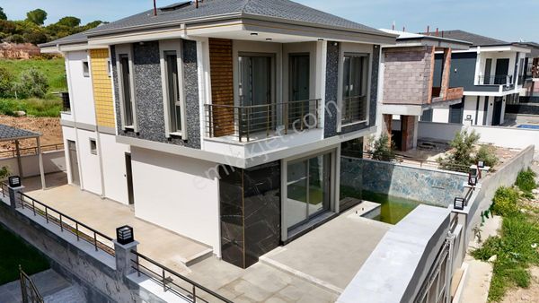 Sağturda Denize Yakın 3+1 Sıfır Villa