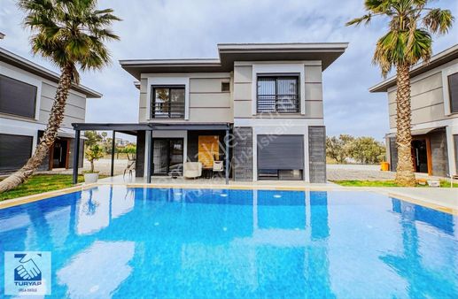 Kuşçular'da Site İçersinde Havuzlu Tam Müstakil Villa