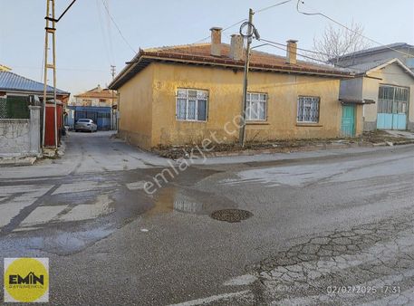 Emin Gyo'dan Kadınhanı Merkezde Satılık 4+1 Müstakil Ev!!!!