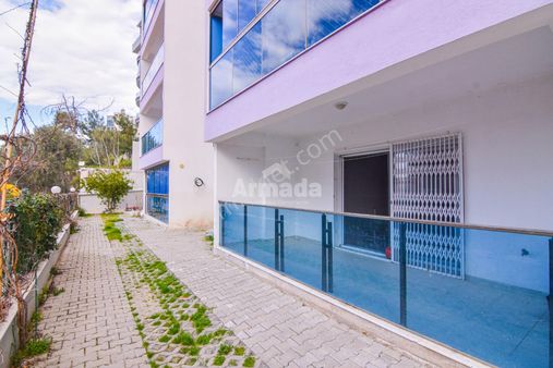 Kuşadası'nda Nezih Ve Havuzlu Sitede 1+1 Bahçe Katı