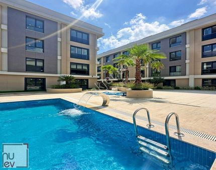 Marina'ya Yakın Havuzlu Site İçerisinde 3+1-nuev