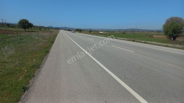 Ezine Bayramiç Toplu Ulaşım Yoluna Cepheli Satılık Tarla