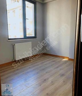 Akademi Emlaktan 2+1 Yeni Daire Kat Mülkiyetli Metrobüs 5 Dk