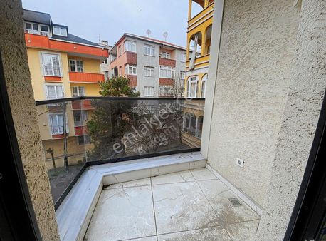 Akademi Emlaktan 2+1 Sıfır Metrobüs 5 Dk Ara Kat ////