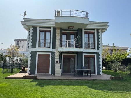 Tuzla Alize Sitesinde 5+2 Yüzme Havuzlu Özel Otoparklı Lüx Villa