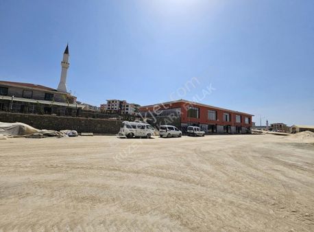 Avm Ticaret Merkezi Okul Karsısı Cadde Üzeri Köşe Dükkan 84m2