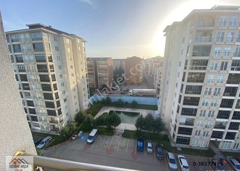 Arda Emlak Ofisi'nden Özgür Çocukları Parkı Yakını Havuzlu Ara Kat Daire