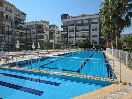 Bölgenin En Büyük Huzurlu Aile Sitesinde Ferah Önü Açık Geniş, Balkonlu 1+1 Satılık Daireler