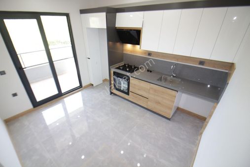 Altınkumda Dogalgazlı Asansörlü Ayrı Mutfaklı Ebeveyn Banyolu Sıfır 2+1