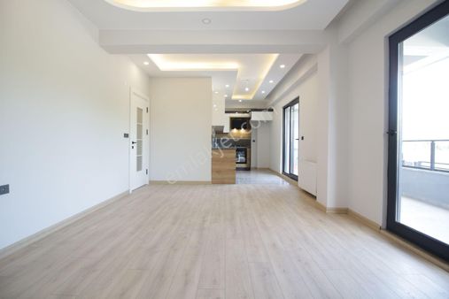 Altınkumda Dogalgazlı Asansörlü Müstakil Tadında Sıfır Lüx 2+1 Daire