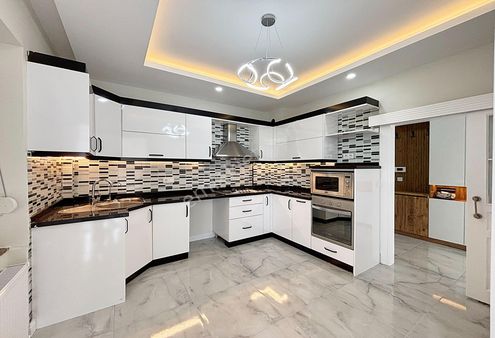 Yeşilbahçe'de Denize Yakın Asansörlü Dublex 6+2 Mükemmel Daire !