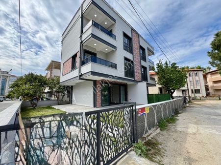 Gümüş'den Burhaniye'de Geniş Bahçeli Muhteşem 4+1 Müstakil Ev