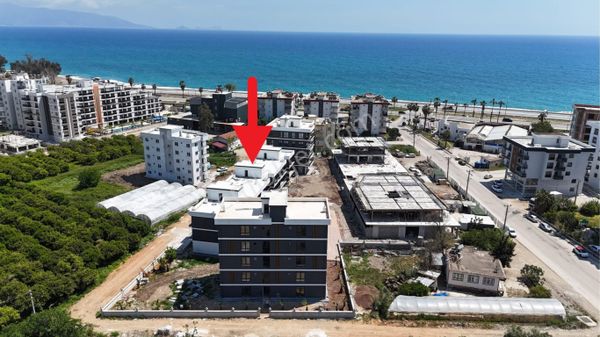 Gökhan Gökdemirden Havuzlu Site İçi Denize Sıfır Konumda 2+1 Satılık Daire