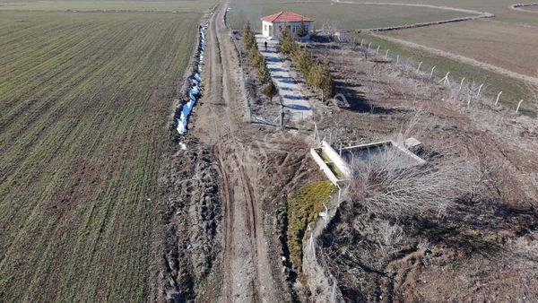 Arkadaş Emlaktan Alaca İmat Köyünde 6.200 M2 Satılık Tarla