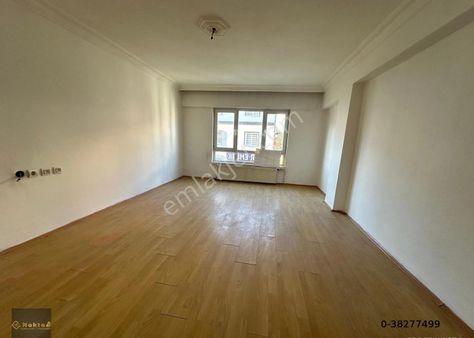 30 Ağustos Mahallesinde Ara Katta 3+1//115m2 Satılık Daire