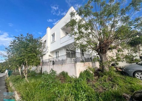 Muğla/milas/güllük'te Çiçek Sitesinde Deniz Manzarasına Hakim Mustakil 3+1 Dublex Villa