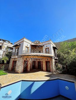 Kalkan Kızıltaş Mevkiinde 3 Yatak Odalı Fırsat Villa