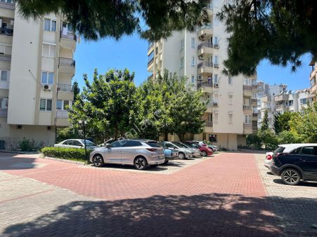 Lara 'da Geniş 3+1 Doğalgazlı Deniz Manzaralı Güvenlikli Otoparklı Site İçinde