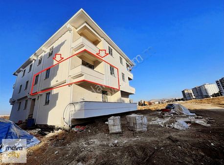 Kent Park Bölgesinde 2+0 Ara Kat Satılık Daire