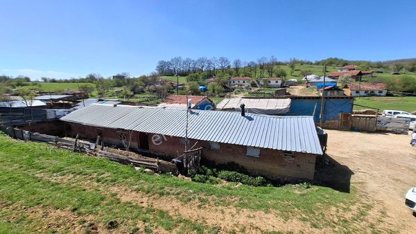 Roma' Dan Pazaryeri Karadede Mahallesinde Satılık Çiftlik