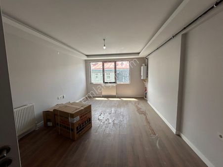 Öğretmenevi Yakını Eşyasız Güney Batı Yol Cephe Sıfır 1+1 Ofise Uygun