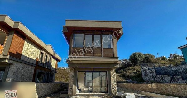 Kuşadası Yaylaköy'de Deniz Manzaralı 4+1 Full Lüks Villa