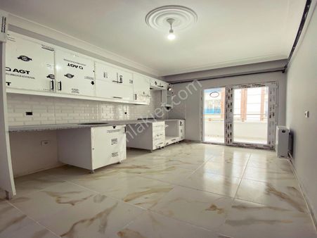 Ercin Yapı'dan Geniş Merkezi Konumda 2+1 Satılık Ara Kat Daire