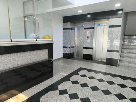 Kavacık Merkezde Plazalar Bölgesinde 230m2 Plaza Katı