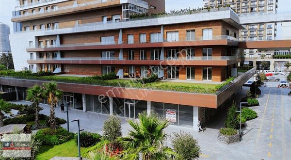 Altınbaş Üniv. Karşısı 152m2 + 140m2 Açık Alanlı Satılık Dükkan
