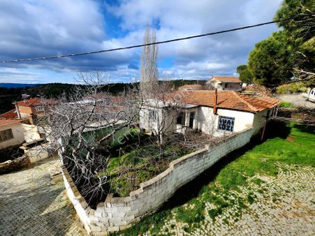 Kozak Emlak Ayvalık Hacıveliler Bahçeli Köy Evi Satılık