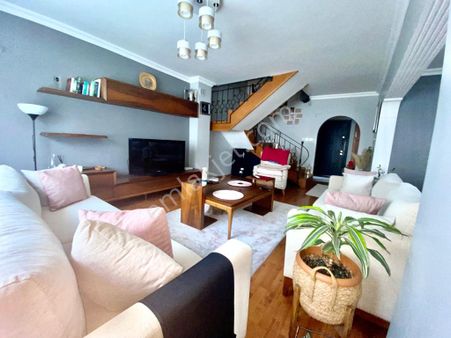 Beykoz Hisar Evlerinde Temiz 3+1 Satılık Dubleks Daire