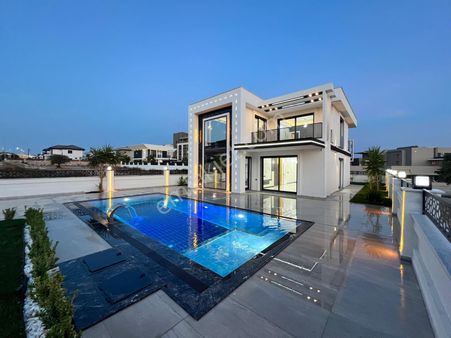 Didim Ergün Emlak'tan Satılık Efeler Mh. Sıfır 4+1 Ayrı Mutfak Havuzlu Tam Müstakil Villa! Ek- 5580