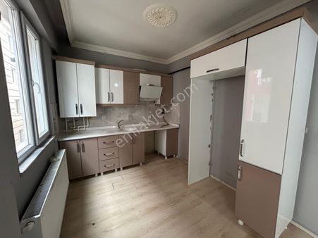 Üniversite Aras Elektrik Yakını 2+1 Eşyasız 1.kat Uygun Fiyatlı