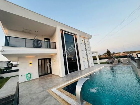 Didim Ergün Emlak'tan Satılık Efeler Mh. Sıfır 4+1 Havuzlu Tam Müstakil Eşyalı Villa ! Ek- 5581