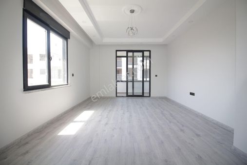 Altınkumda Dogalgazlı Asansörlü Ayrı Mutfaklı Ebeveyn Banyolu Sıfır 2+1 Daire